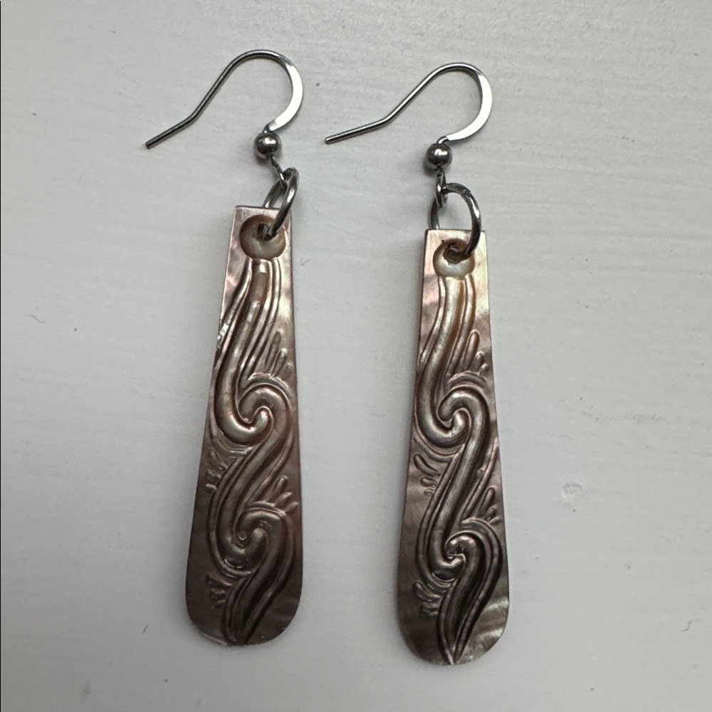 FRENCH POLYNESIAN HAND CARVED WAVE EARRINGS Blacklip Tahitian Oyster Pearl Shell